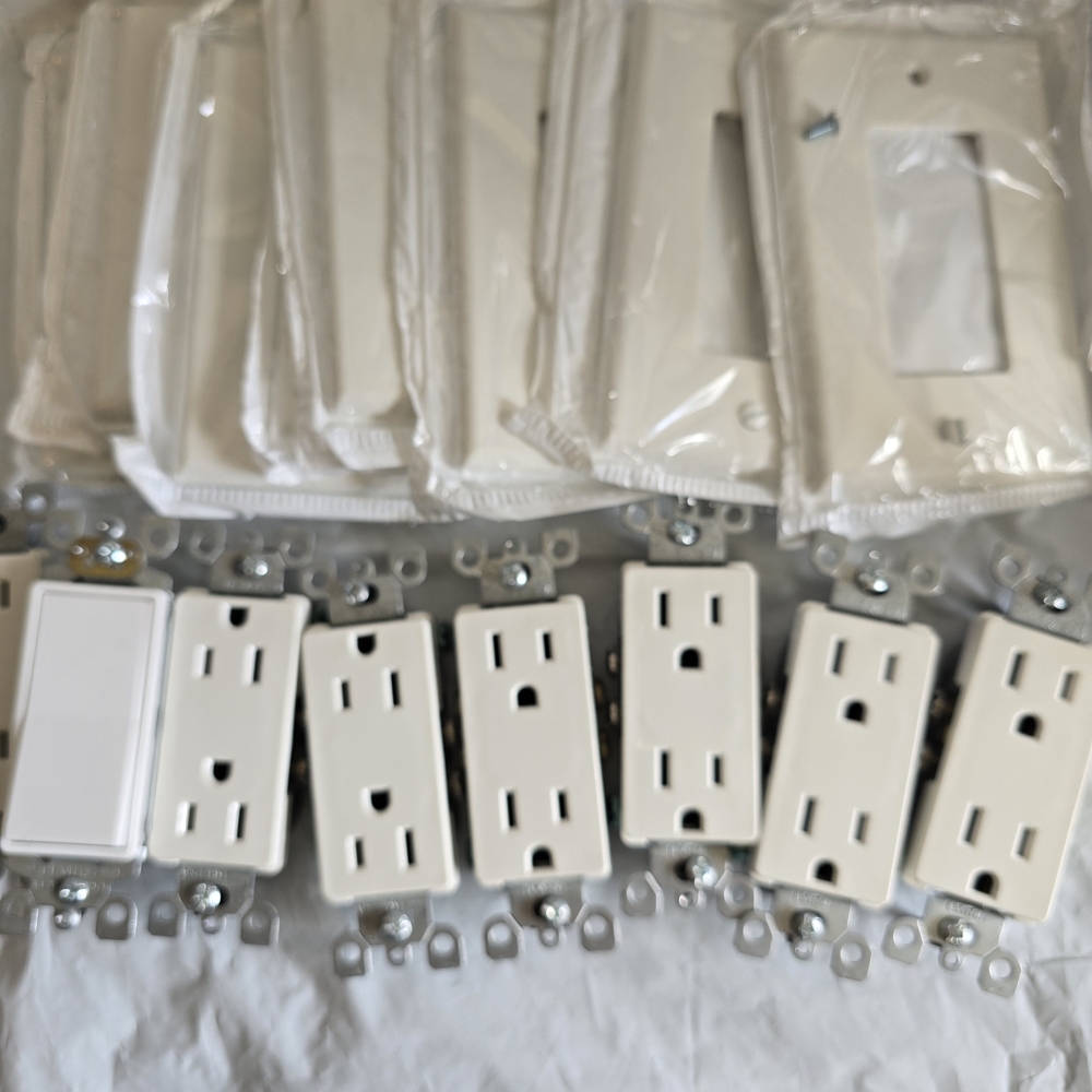 Lenovo White Wall Outlet and Switch Plate Set